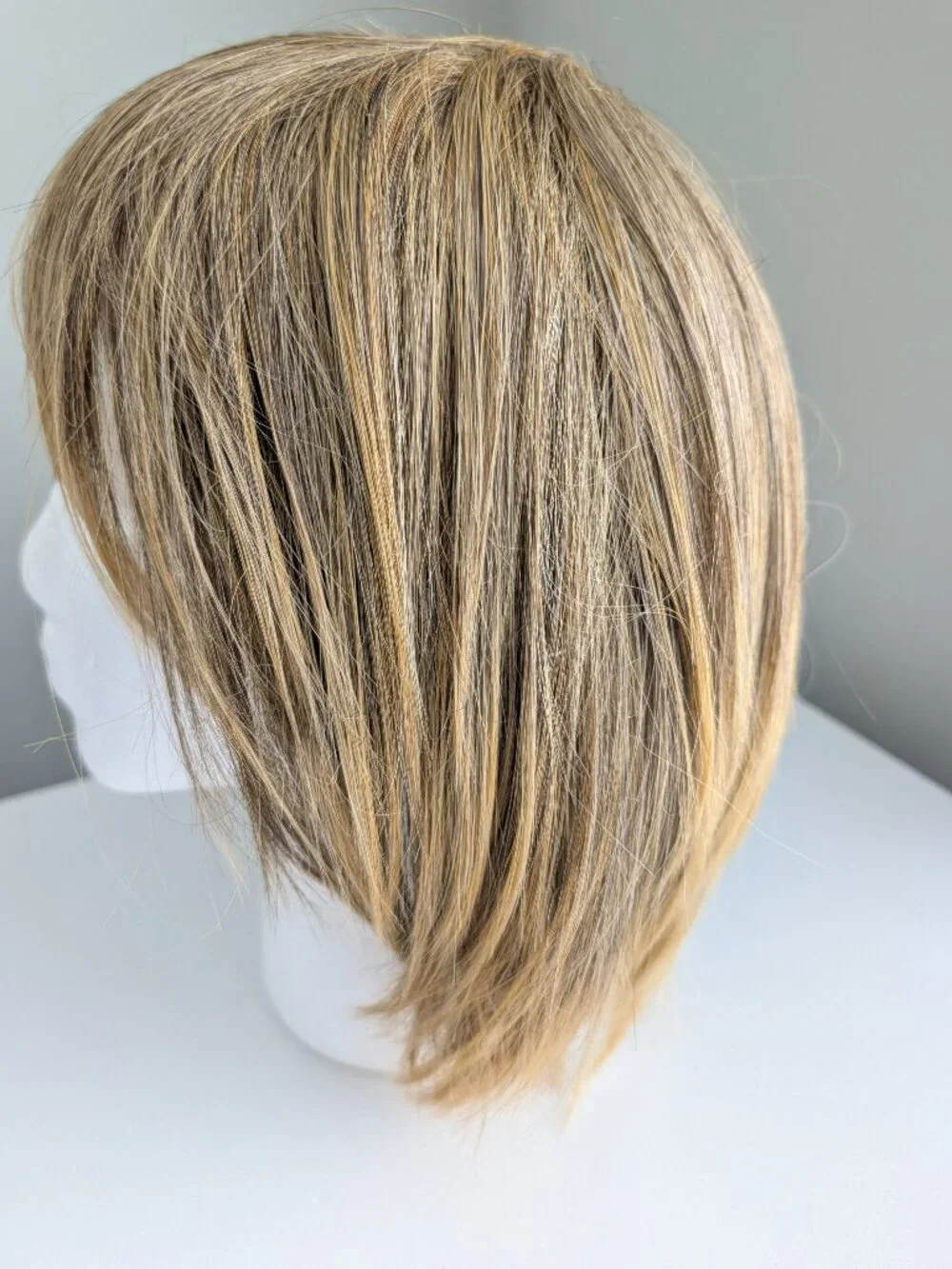 LUXHAIR Lace Front Smooth Shag Light Golden Brown Wig No Box Keralon Light - Picture 2 of 8